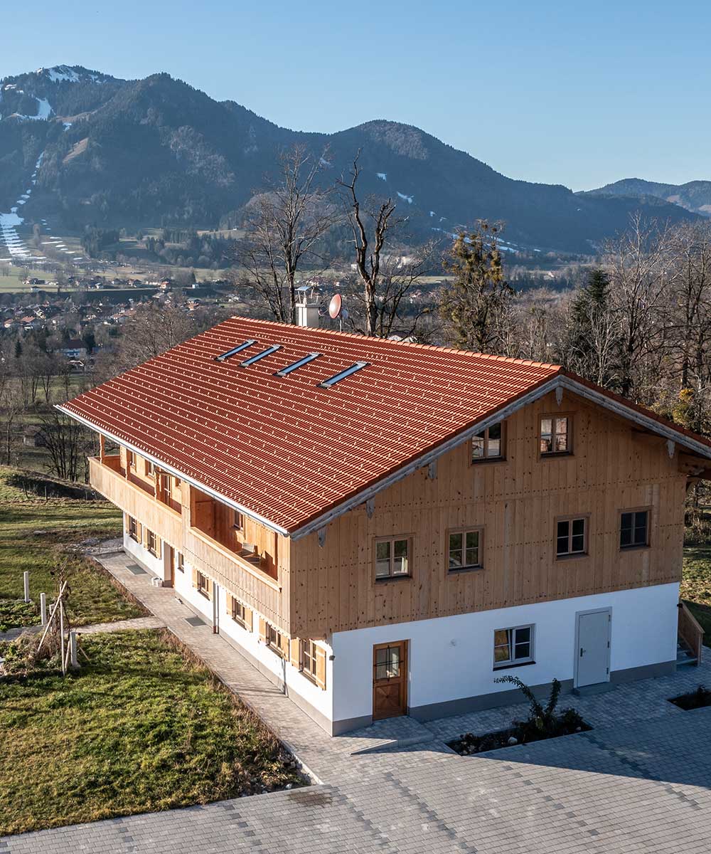 Zum-Oberjaeger-Ferienwohnungen-Lenggries-Familie-Gilgenrainer-Hausansicht